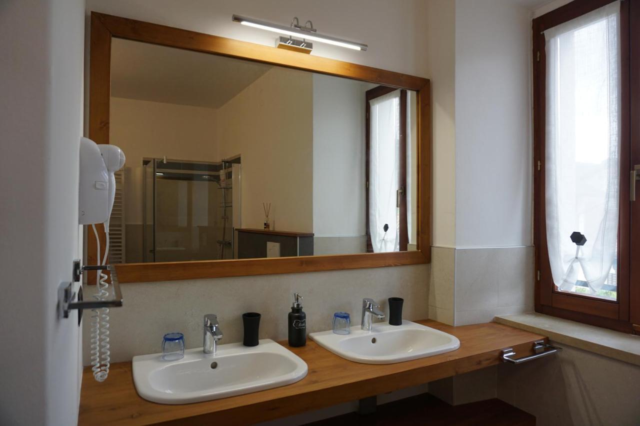 Camera Matrimoniale con Bagno in Comune