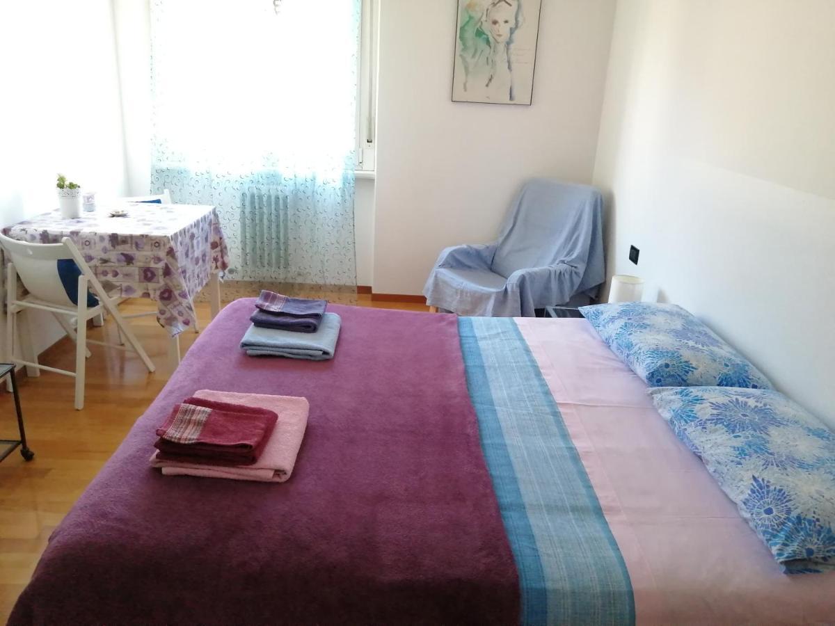 Camera Matrimoniale/Doppia con Letti Singoli con Bagno in Comune