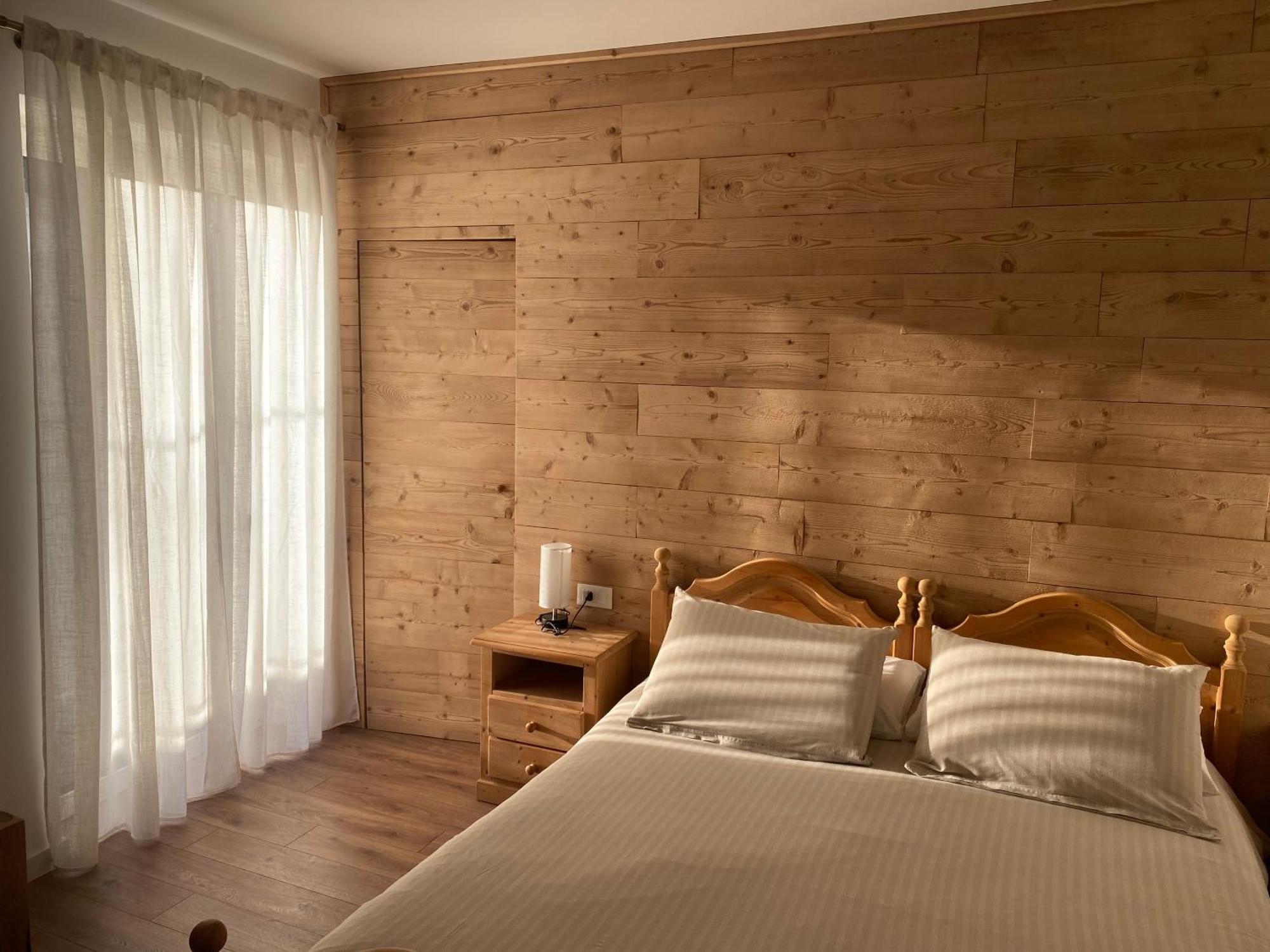 Deluxe Room,1743403436:JPEG