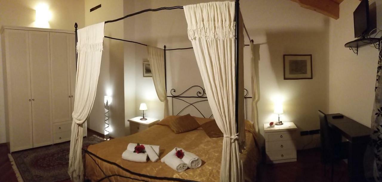 Camera Matrimoniale con Bagno Privato Esterno