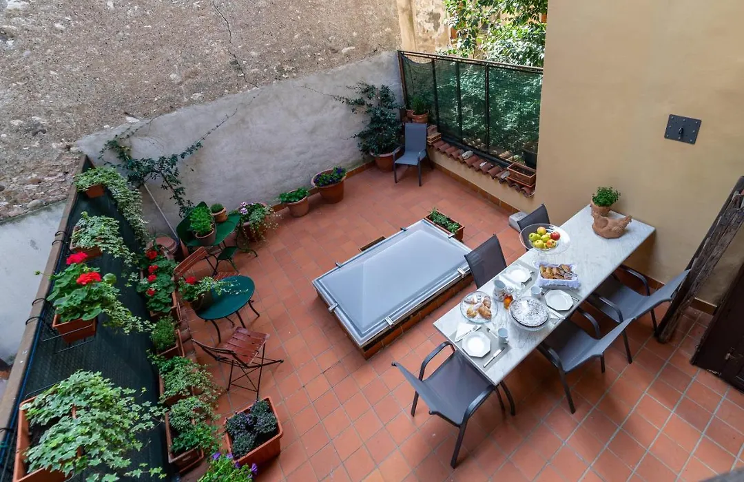 B&B S. Trinita 18 Suites & Rooms-1