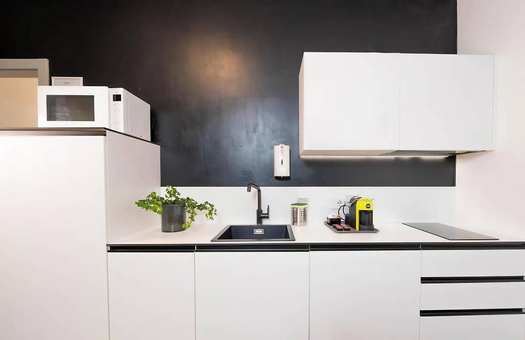 CityU Grazioli 27 Appartamento Trento Città - 2 stanze con 2 parcheggi privati gratuiti-1