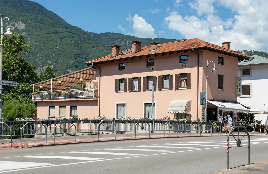 Appartamento grande Al Ponte. Situato vicino all'ospedale, al parco e al centro città-1