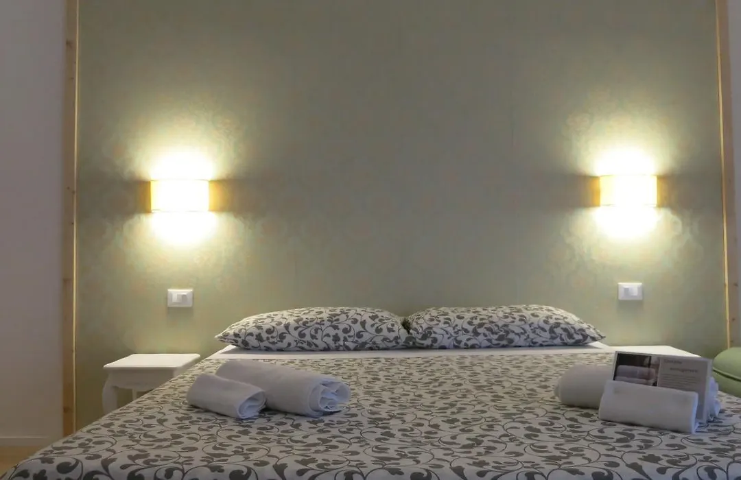 Dante Rooms And Apartment-1