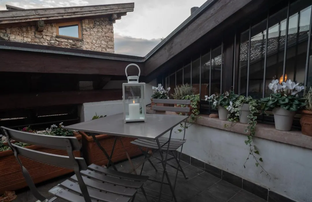 S. Trinita 18, Suites & Rooms-1