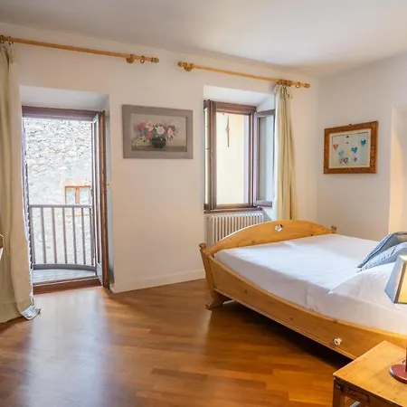 B&B S. Trinita 18 Suites & Rooms-2