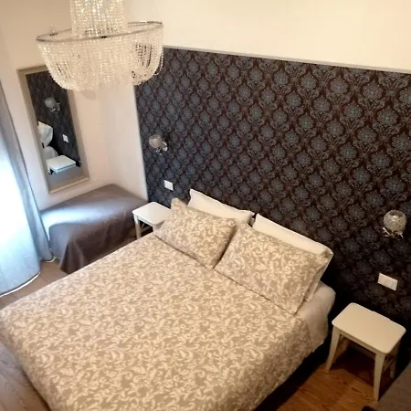Dante Rooms And Apartment-2