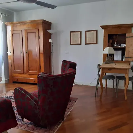 S. Trinita 18, Suites & Rooms-3
