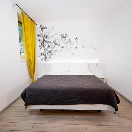 CityU Grazioli 27 Appartamento Trento Città - 2 stanze con 2 parcheggi privati gratuiti-2