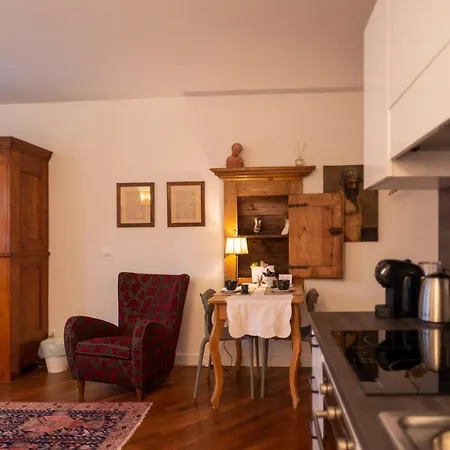 S. Trinita 18, Suites & Rooms-2